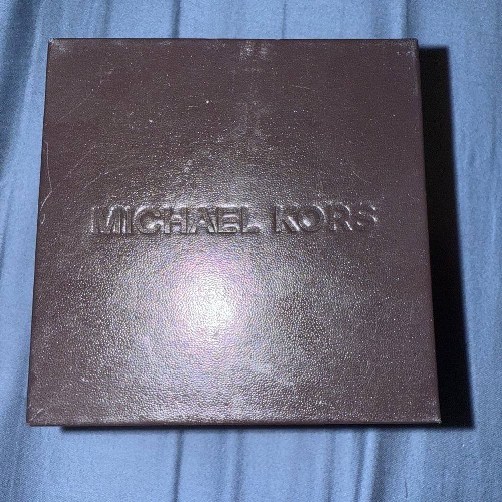 Michael Kors women’s Rose Gold Watch, includes extra link; original tags, & box - Picture 4 of 4